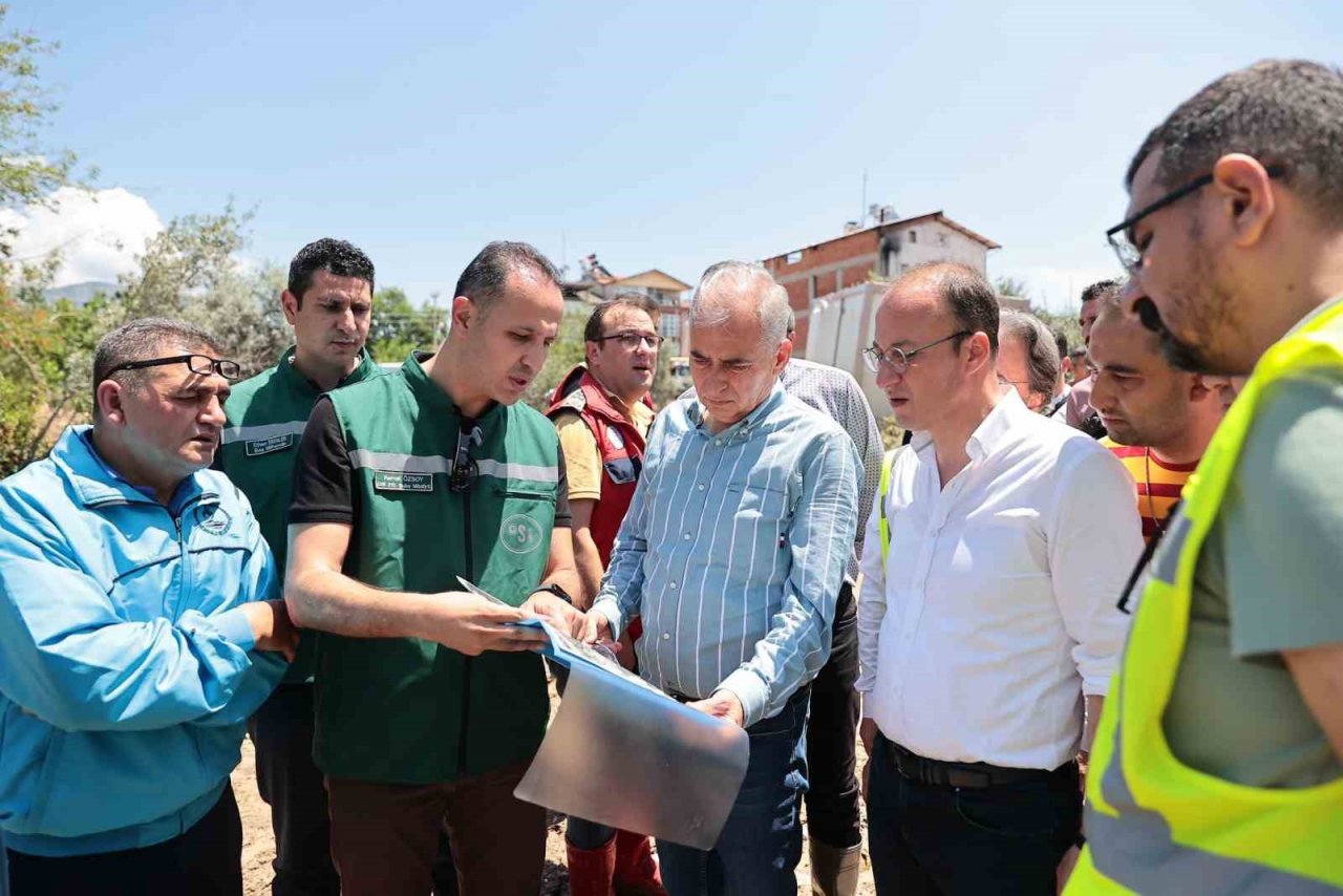 Denizli’de sel bölgesinde 280 personel ve 105 adet iş makinesi çalışmalarını sürdürüyor