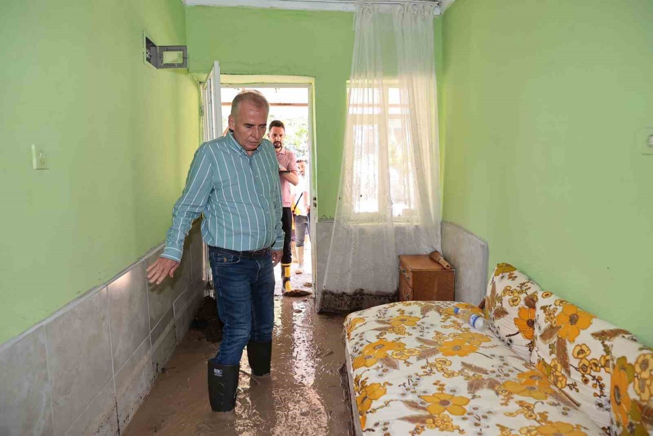 Denizli’de sel bölgesinde 280 personel ve 105 adet iş makinesi çalışmalarını sürdürüyor