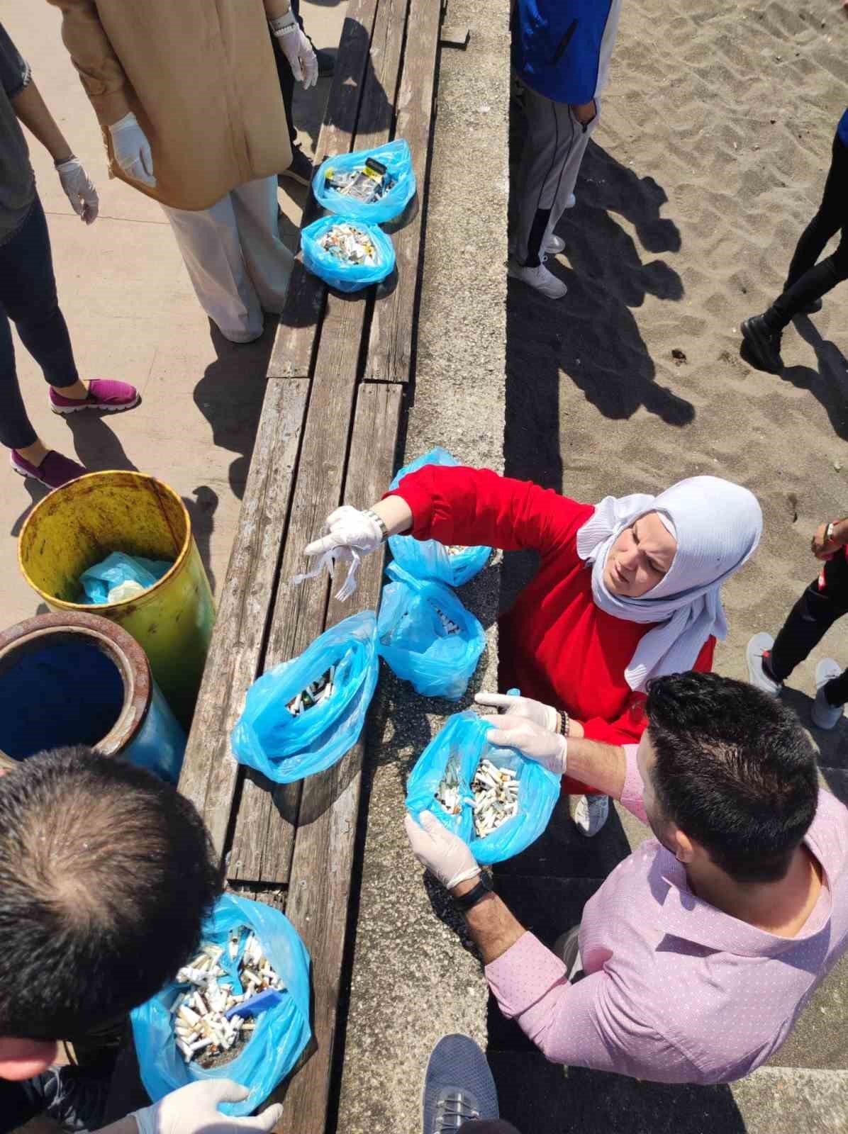 Sahilden sigara izmariti topladılar