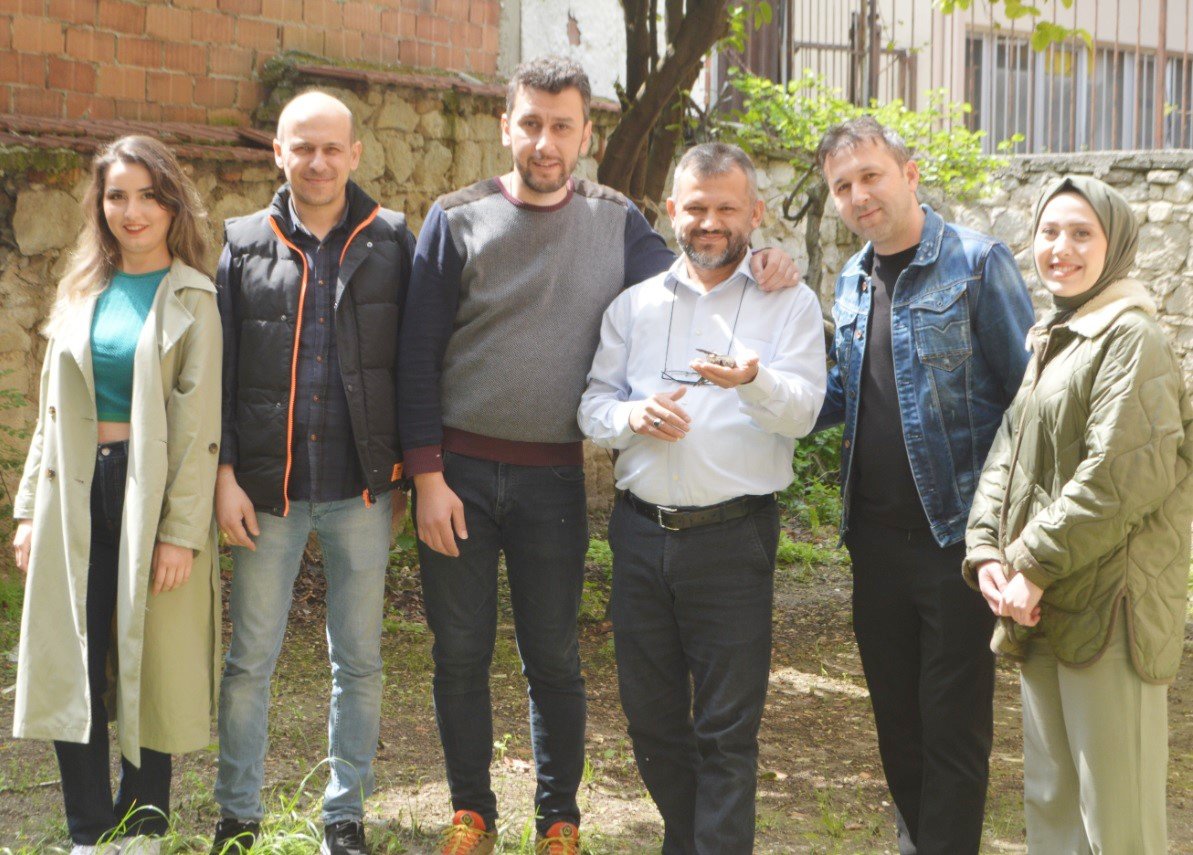 Ender görünen Ebabil kuşu iş yerine ikinci kez geldi