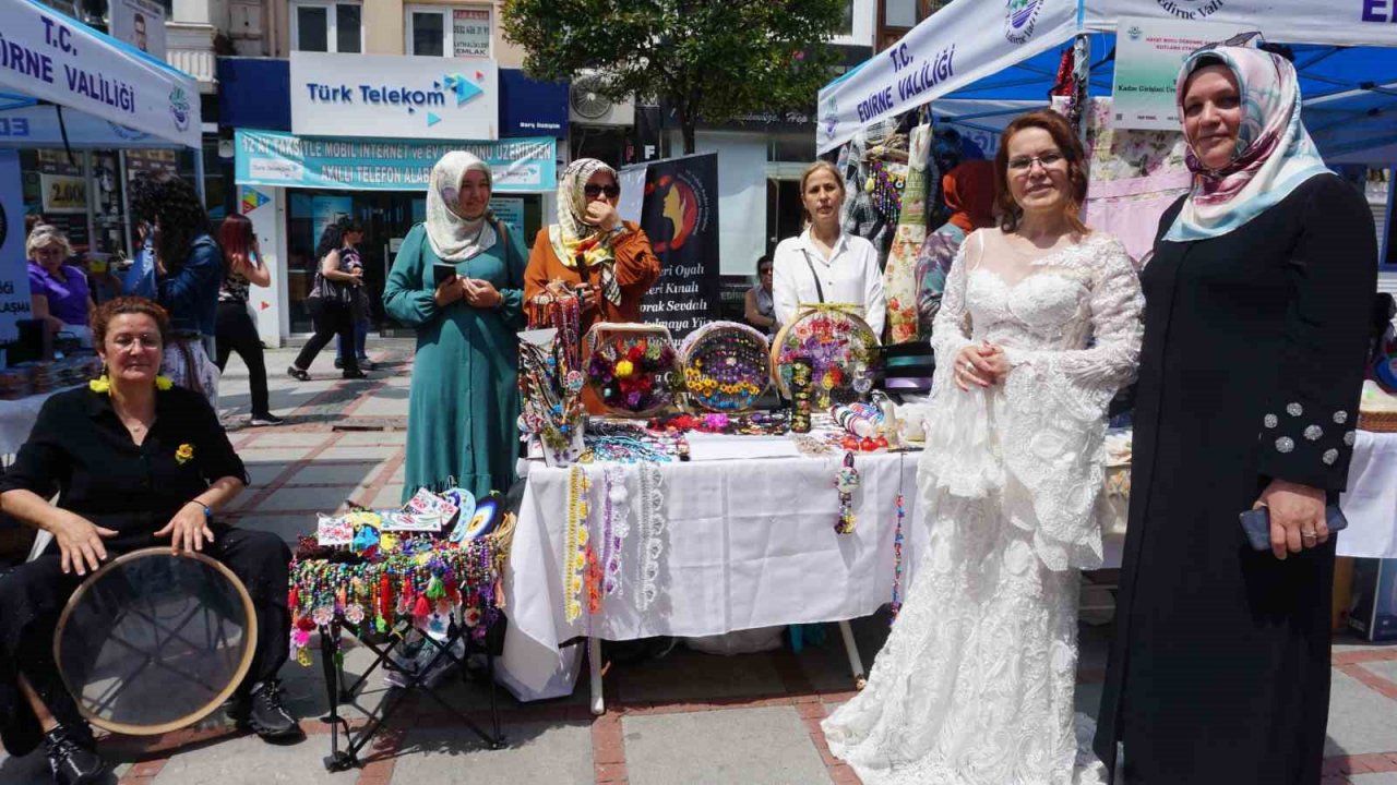 Özel tasarım dikilen gelinlik serginin ilgi odağı oldu