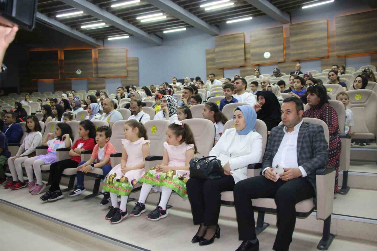 Elazığ’da Zeka ve Yetenek Okulu öğrencileri başarılarıyla ödüllendirildi