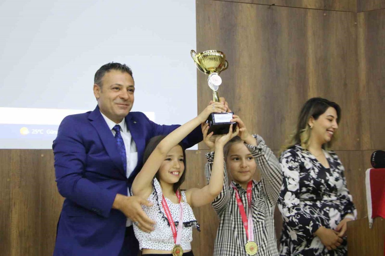 Elazığ’da Zeka ve Yetenek Okulu öğrencileri başarılarıyla ödüllendirildi