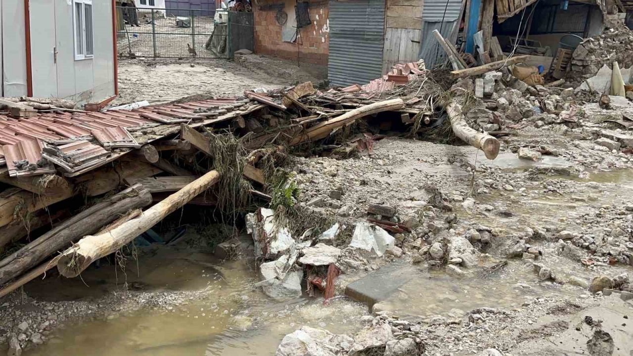 Selin vurduğun Seyitgazi’de yaralar sarılıyor