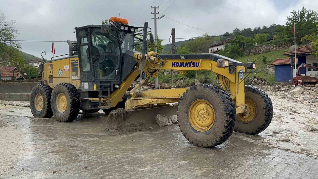 Selin vurduğun Seyitgazi’de yaralar sarılıyor