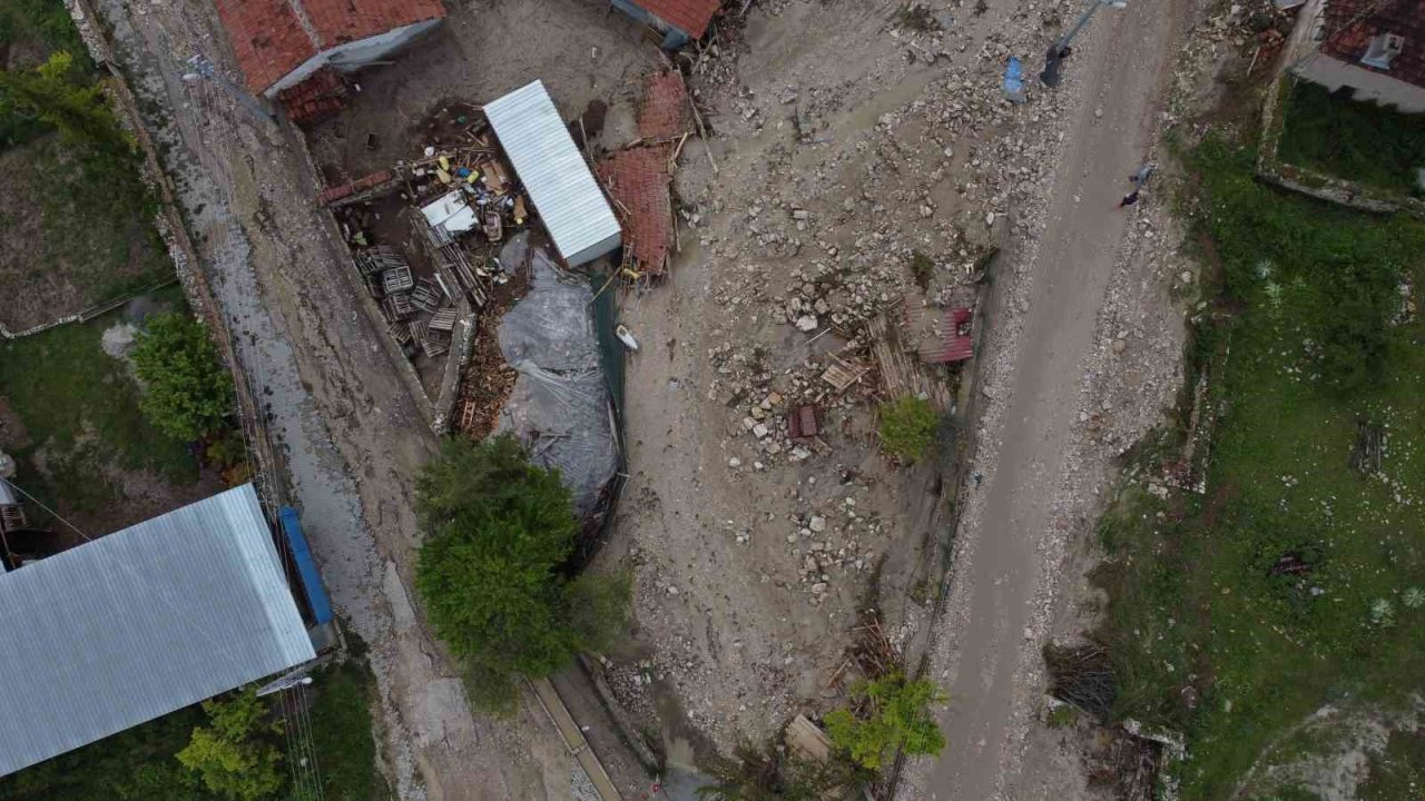Selin vurduğun Seyitgazi’de yaralar sarılıyor