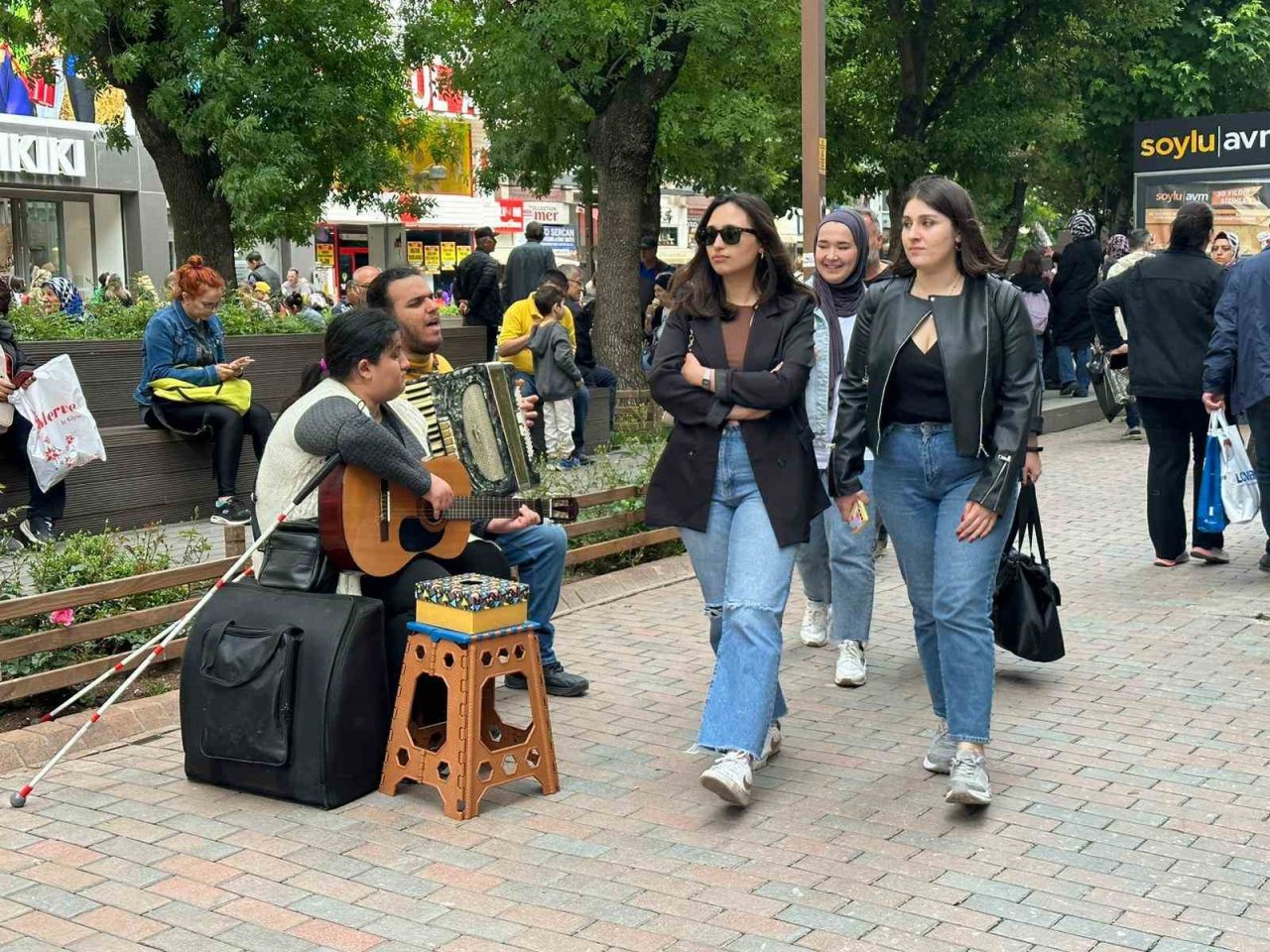 Sağanak yağış sonrası güneş açınca kent merkezi doldu taştı