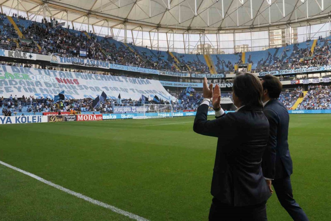 Montella, taraftarı selamladı