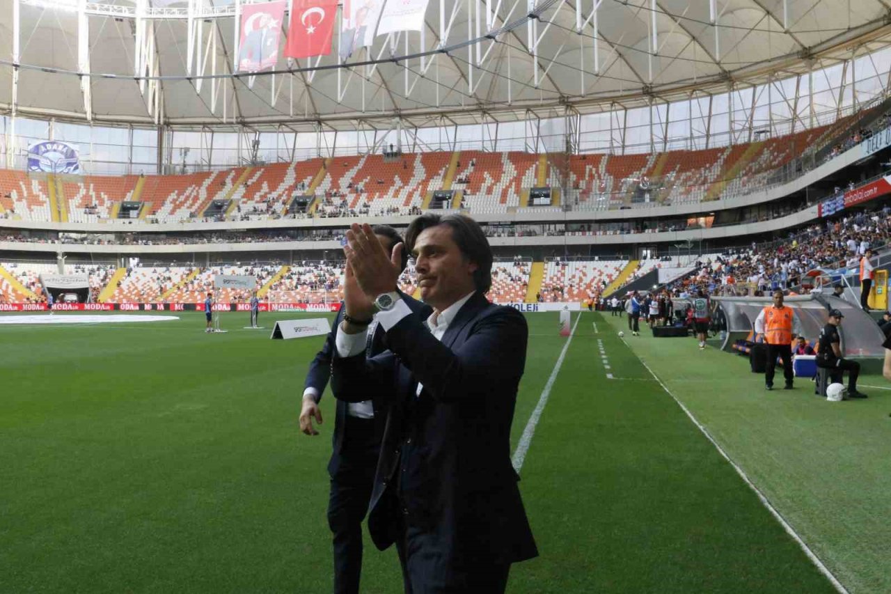 Montella, taraftarı selamladı