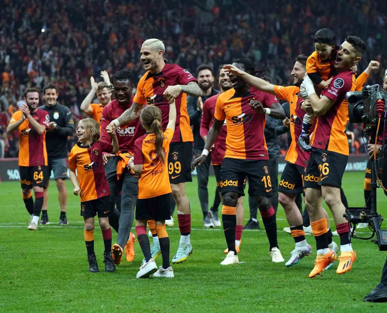 Galatasaray’da hedef şampiyonluğu derbi galibiyetiyle kutlamak