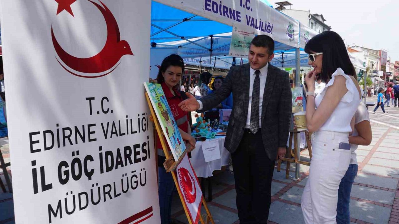 Özel tasarım dikilen gelinlik serginin ilgi odağı oldu