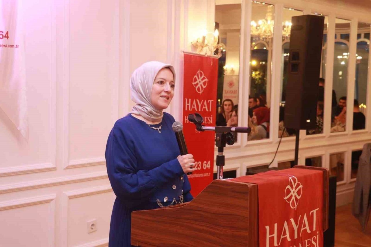 Hayat Hastanesi çalışanları 45.yıl yemeğinde buluştu