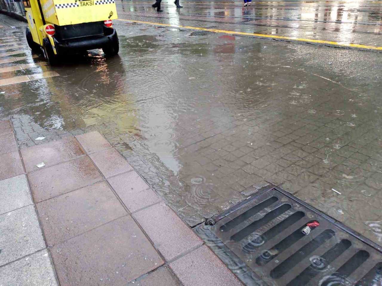 Eskişehir güne yağmurlu başladı