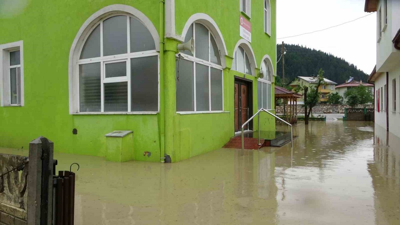 Sular çekilmeye başlayınca selin bilançosu ortaya çıkmaya başladı