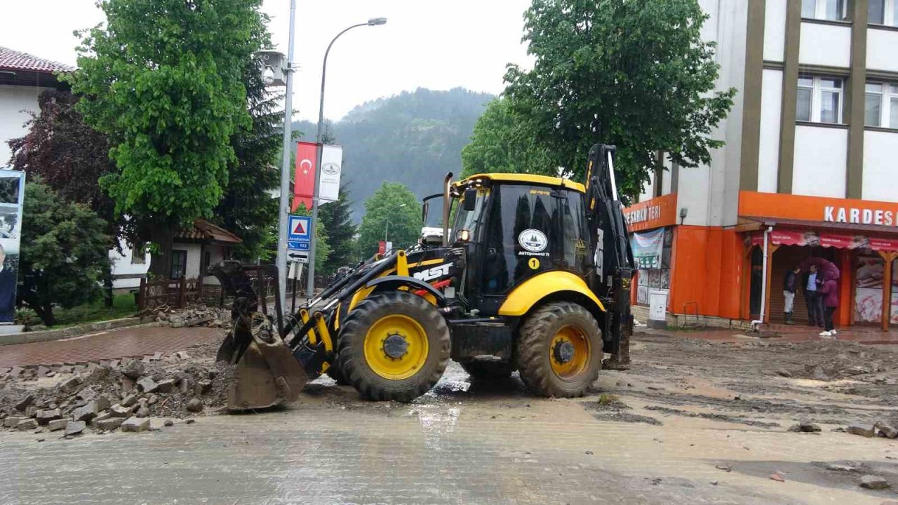 Sular çekilmeye başlayınca selin bilançosu ortaya çıkmaya başladı