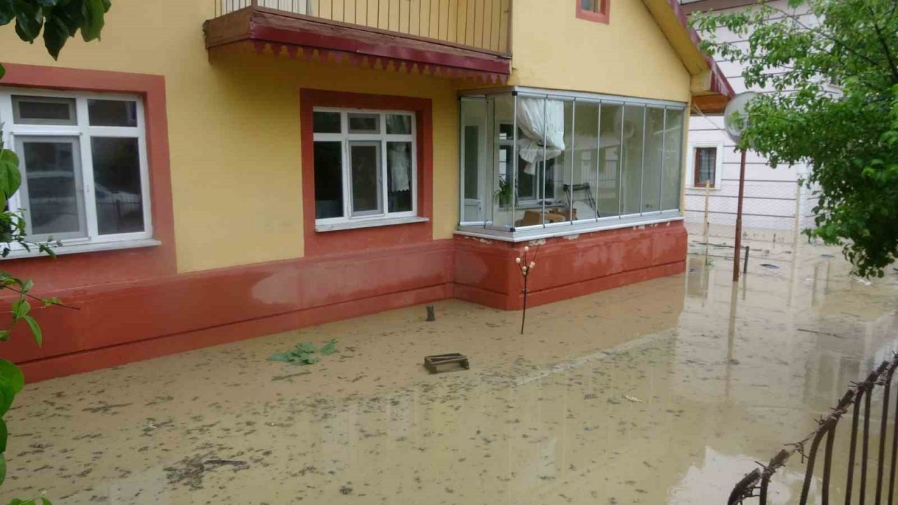 Sular çekilmeye başlayınca selin bilançosu ortaya çıkmaya başladı