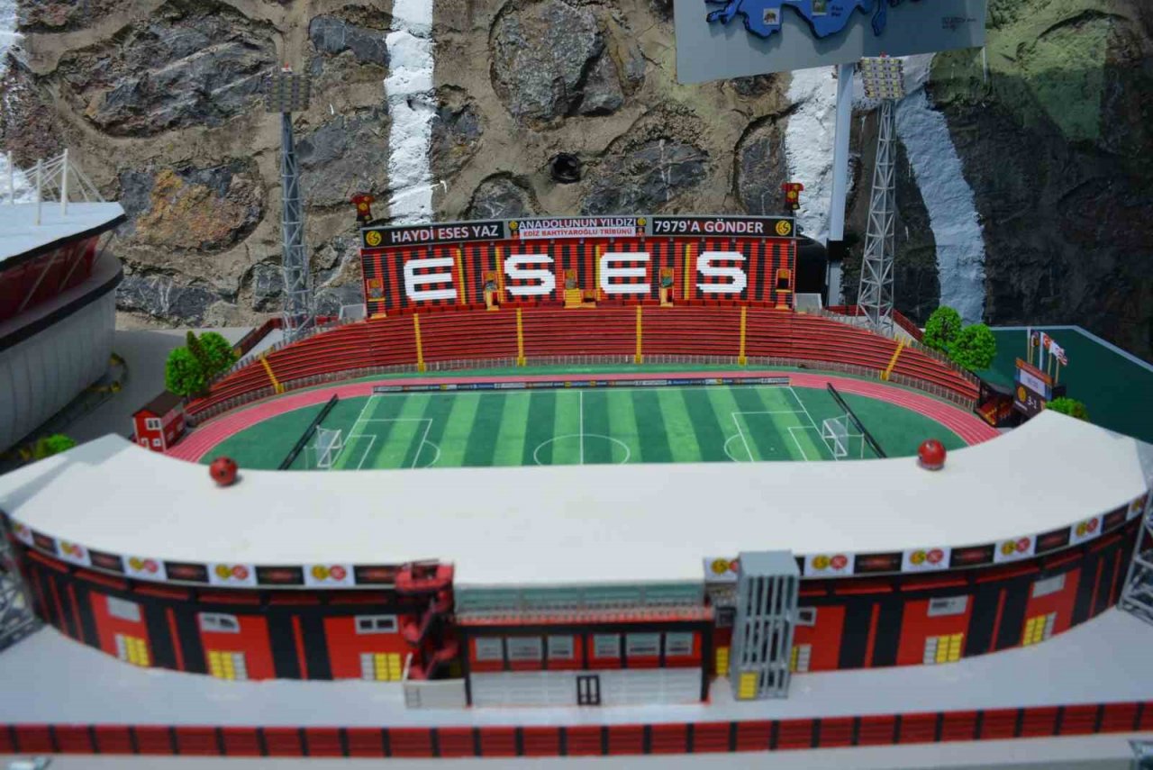 Lise öğrencileri bir yıl boyunca emek verdi: Bu maket statta yok yok