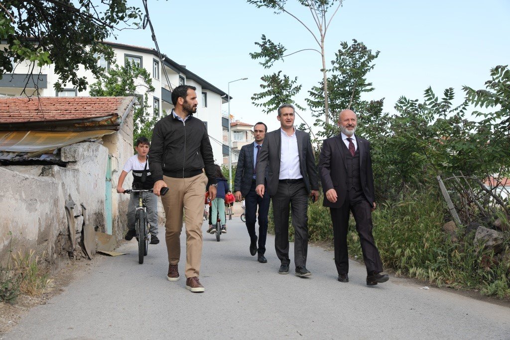 Başkan Çolakbayrakdar; “Mithatpaşa’yı yeniliyoruz ve adeta mahallenin tozunu attıracağız”