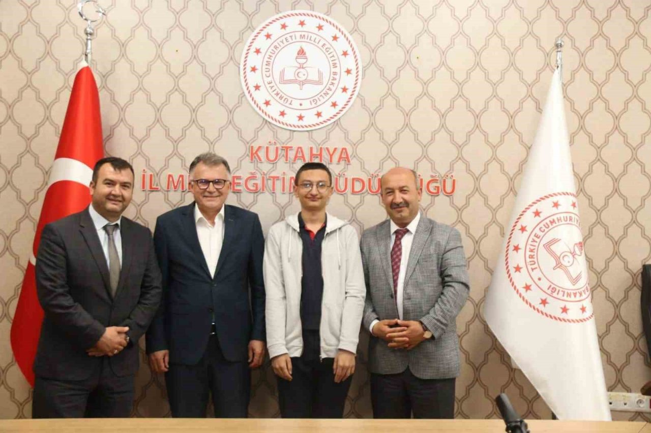 Kütahya’da kompozisyon yarışmasında dereceye giren öğrenciler ödüllendirildi