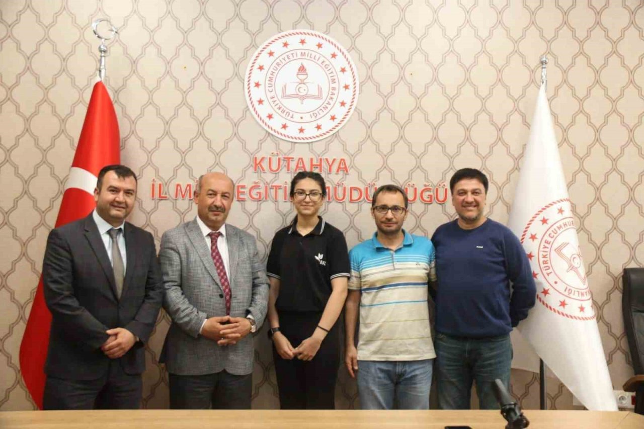 Kütahya’da kompozisyon yarışmasında dereceye giren öğrenciler ödüllendirildi