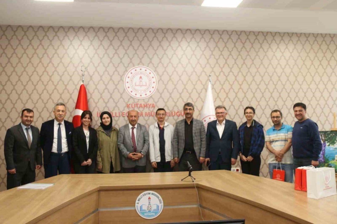 Kütahya’da kompozisyon yarışmasında dereceye giren öğrenciler ödüllendirildi