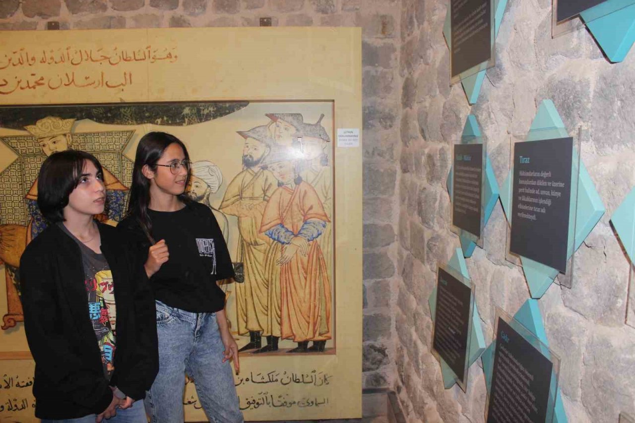 Depremzede öğrenciler Kayseri’yi gezdi