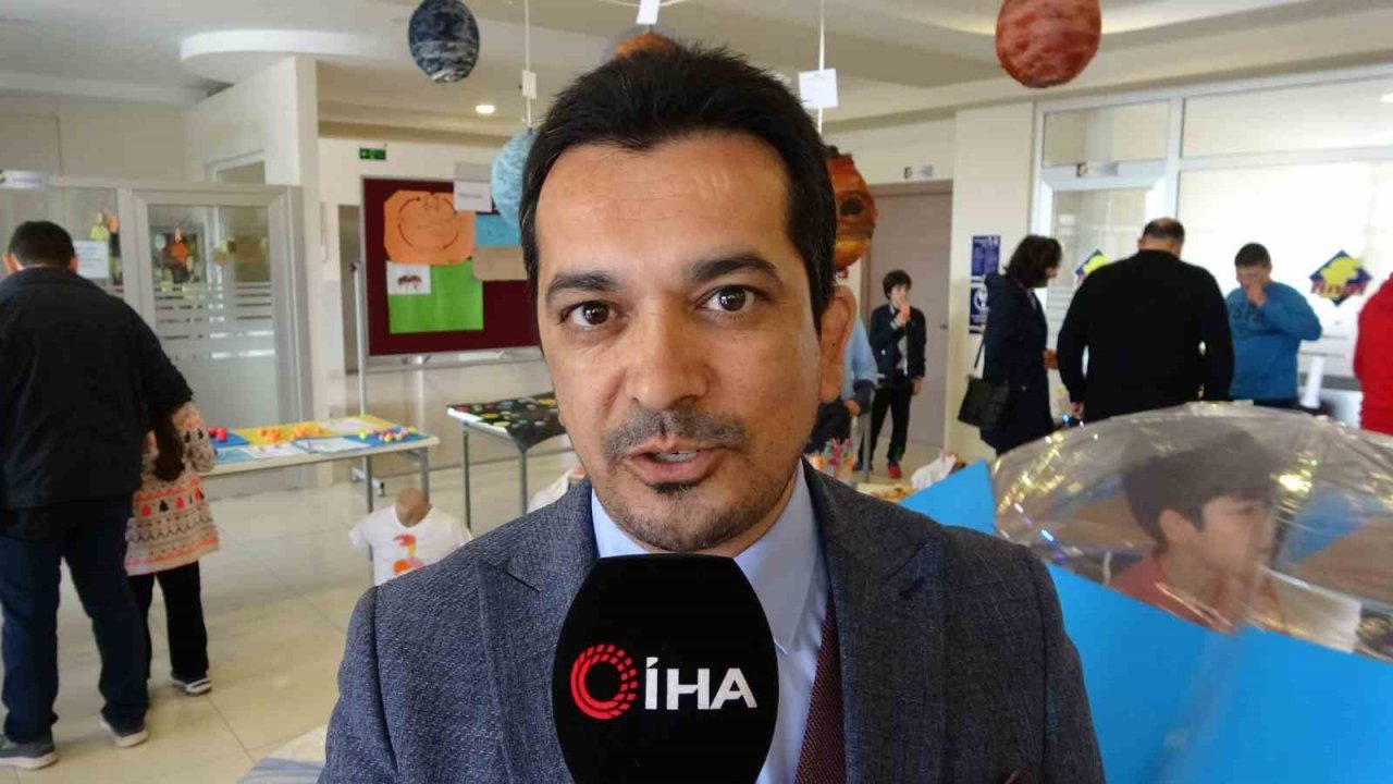 Yaptıkları bilimsel çalışmaları sergilediler