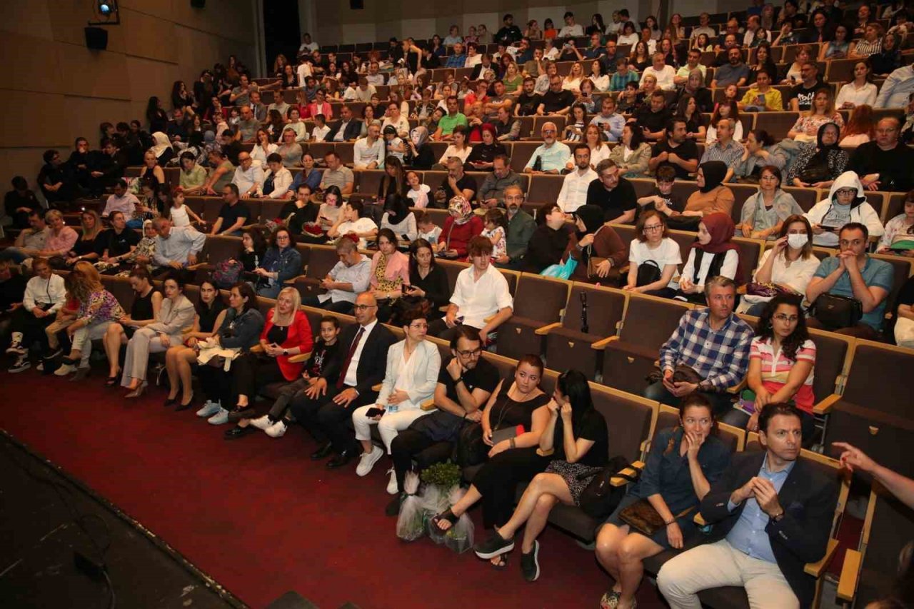 Nilüfer’de Çocuk ve Gençlik Koroları performanslarıyla alkış aldı