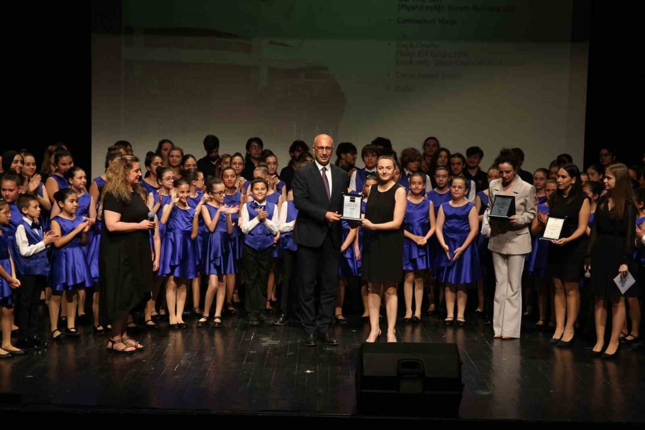 Nilüfer’de çocuk ve gençlik koroları performanslarıyla alkış aldı