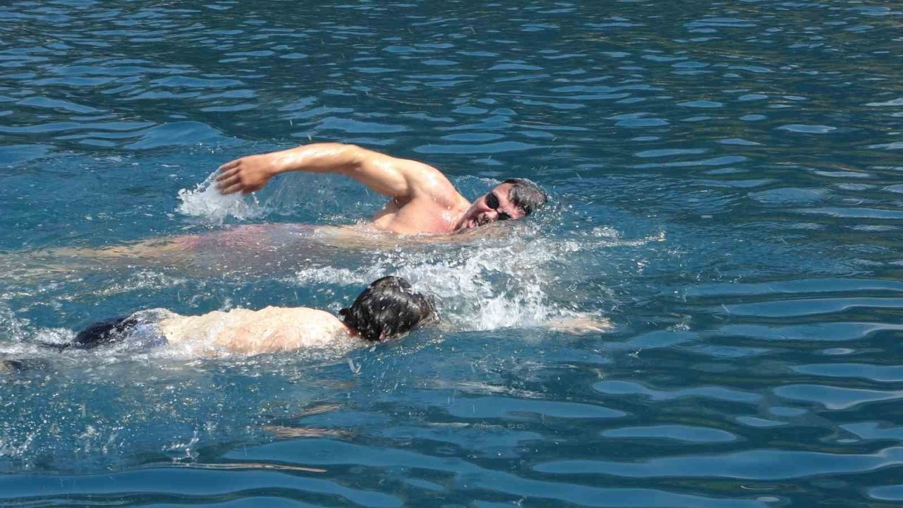 Ölüdeniz’de engelli gençler kıyasıya yarıştı