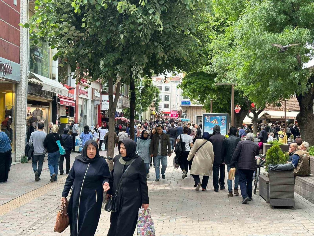 Sağanak yağış sonrası güneş açınca kent merkezi doldu taştı