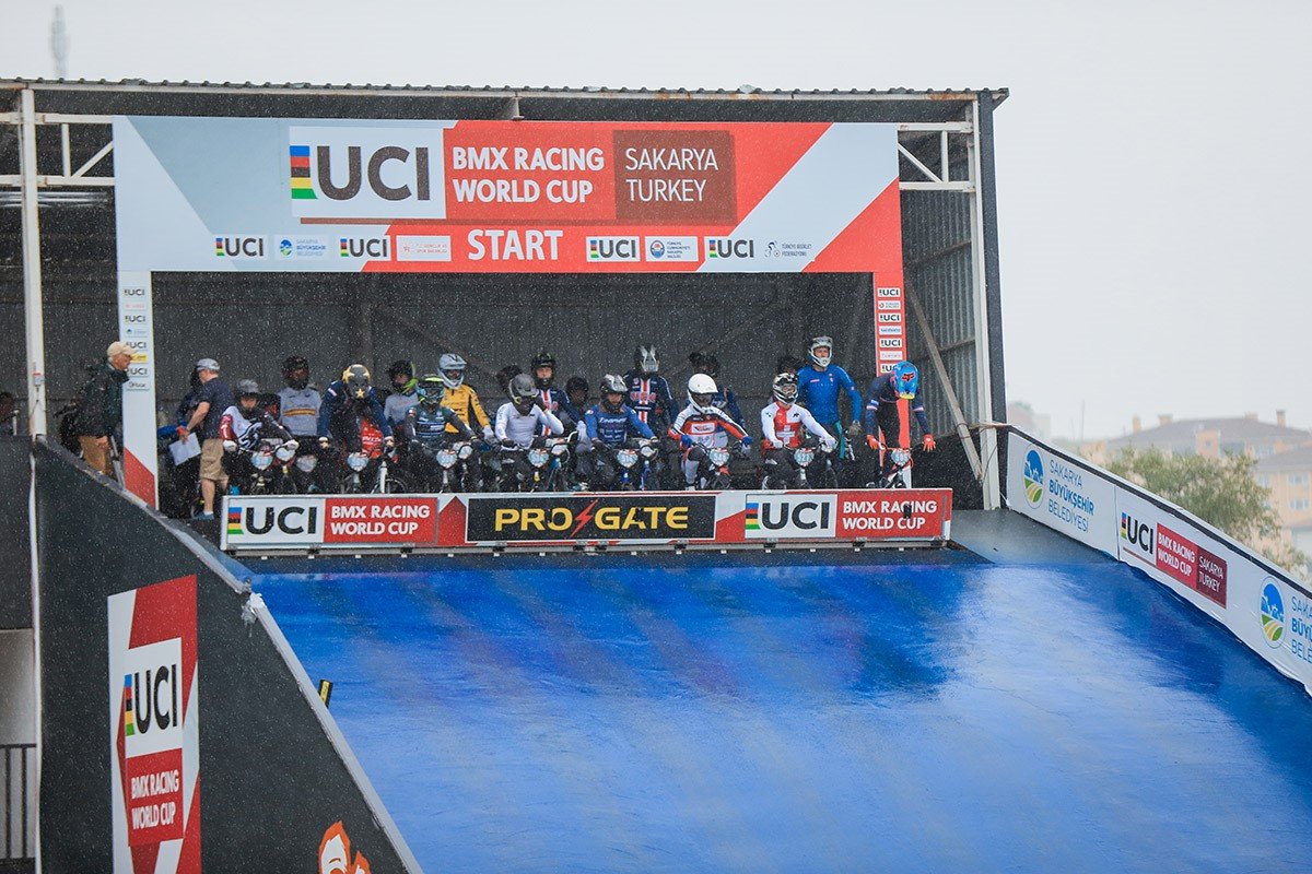 Ayçiçeği Bisiklet Vadisi’nde heyecan zirve yaptı: Dünya Kupası yarışlarının ilk günü tamamlandı