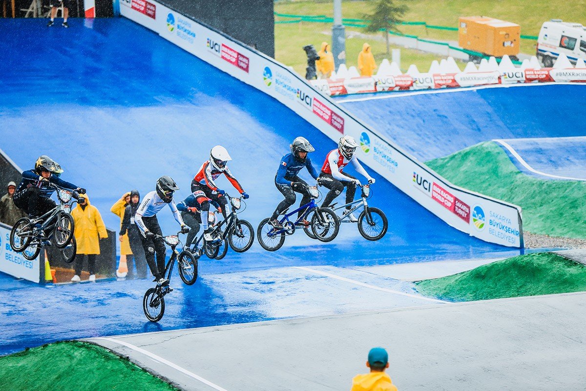 Ayçiçeği Bisiklet Vadisi’nde heyecan zirve yaptı: Dünya Kupası yarışlarının ilk günü tamamlandı