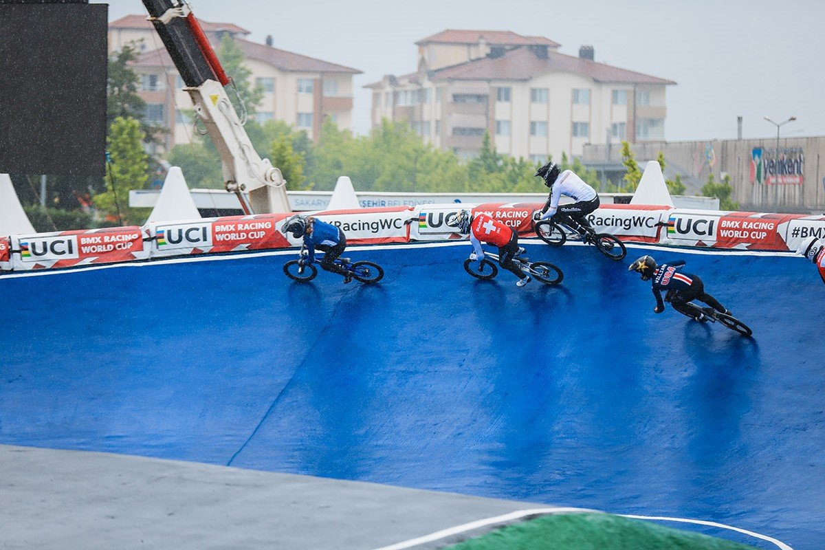 Ayçiçeği Bisiklet Vadisi’nde heyecan zirve yaptı: Dünya Kupası yarışlarının ilk günü tamamlandı