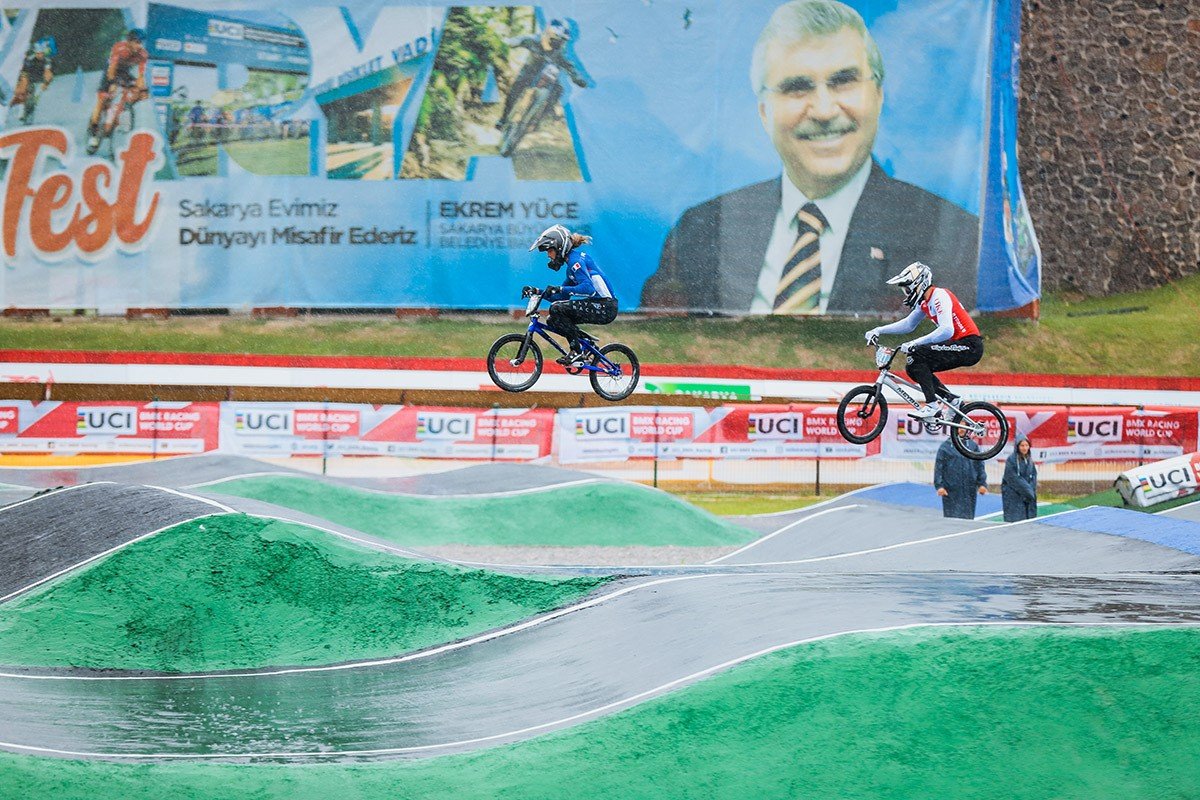Ayçiçeği Bisiklet Vadisi’nde heyecan zirve yaptı: Dünya Kupası yarışlarının ilk günü tamamlandı