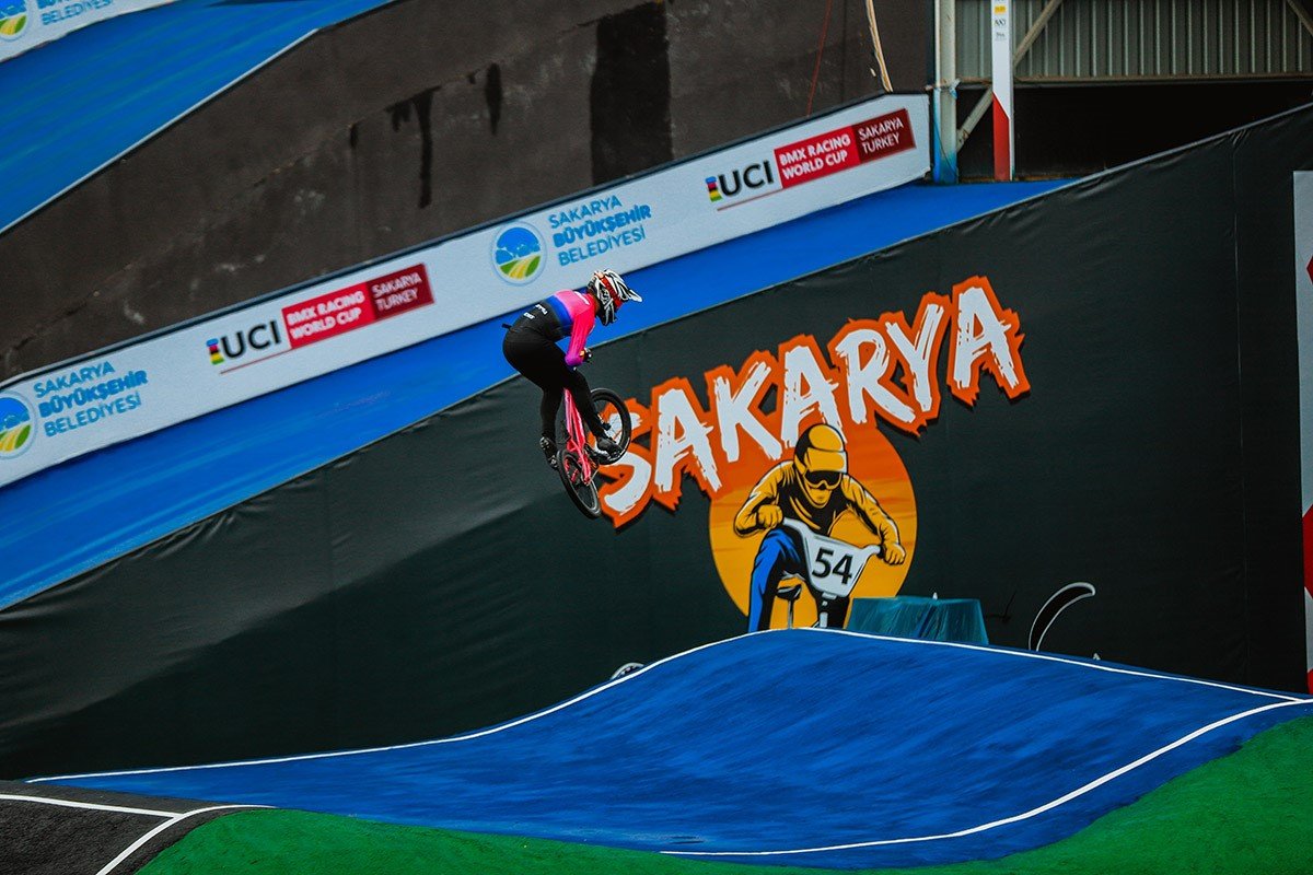 Ayçiçeği Bisiklet Vadisi’nde heyecan zirve yaptı: Dünya Kupası yarışlarının ilk günü tamamlandı