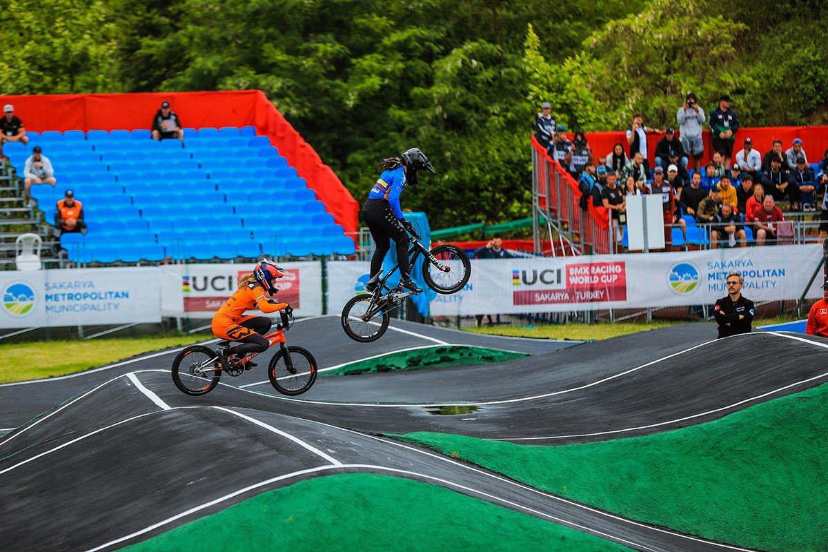 Ayçiçeği Bisiklet Vadisi’nde heyecan zirve yaptı: Dünya Kupası yarışlarının ilk günü tamamlandı
