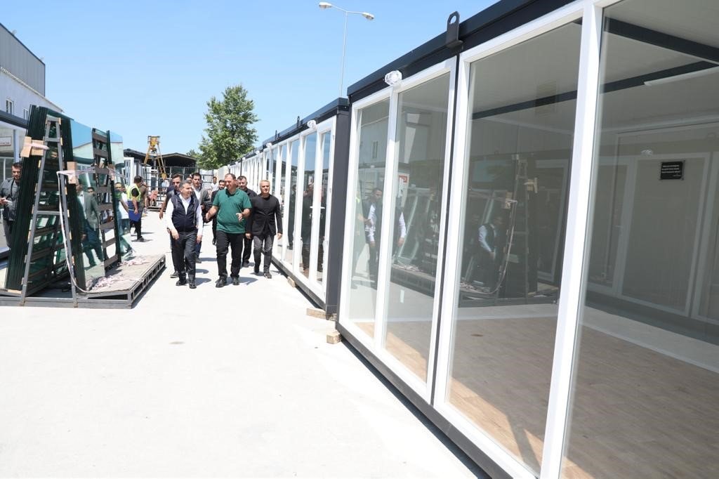 Valililer konteyner üretimini inceledi