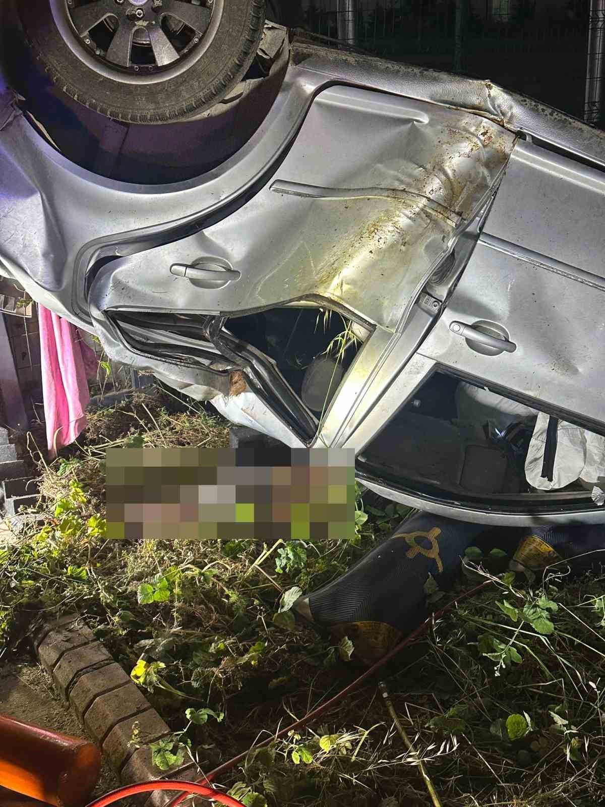 D-100’de feci kaza: Hurdaya dönen otomobilin altında kalarak hayatını kaybetti