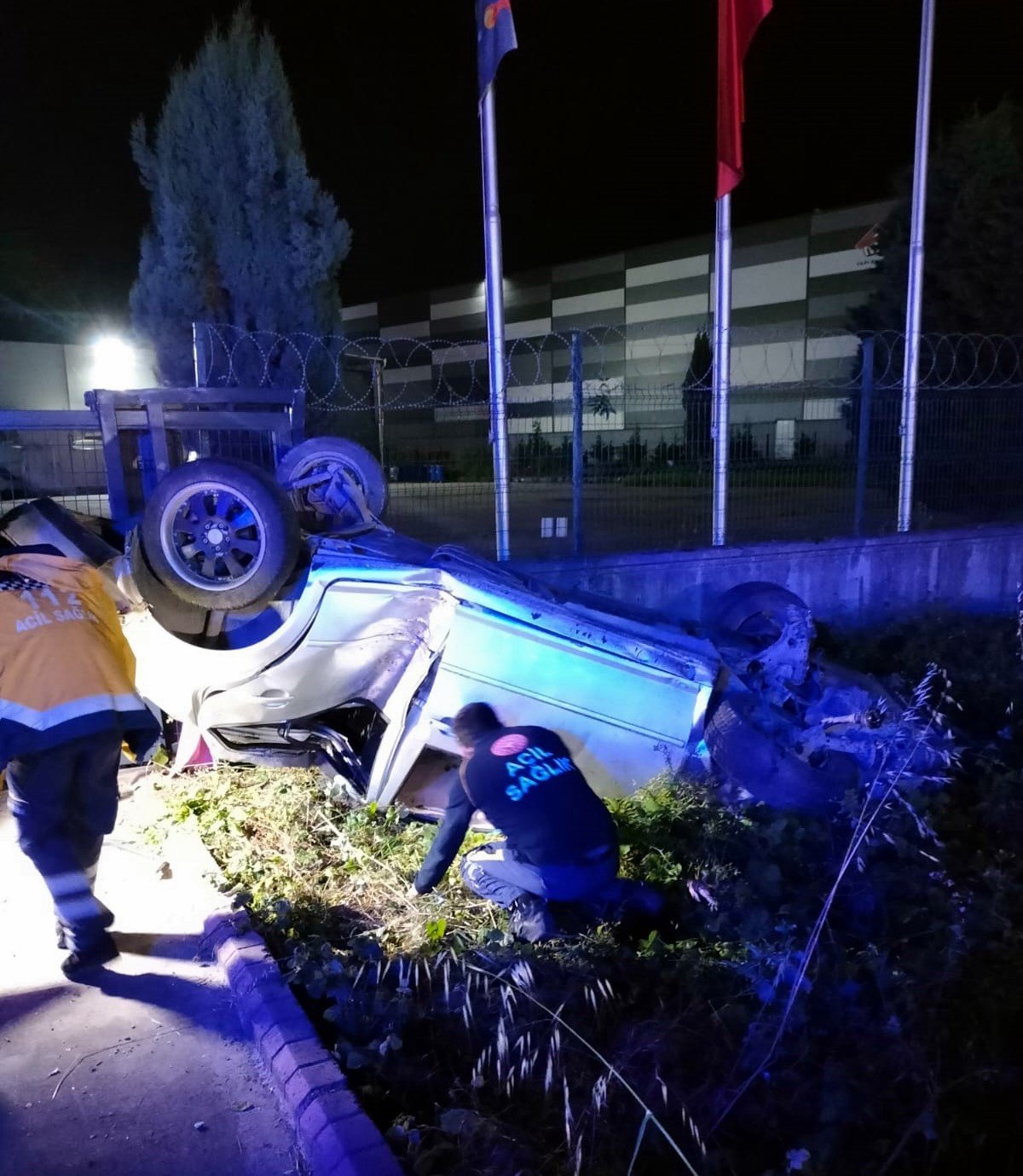 D-100’de feci kaza: Hurdaya dönen otomobilin altında kalarak hayatını kaybetti