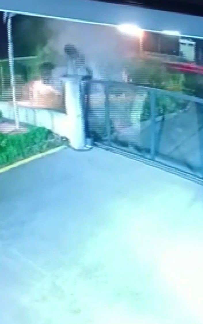 D-100’de feci kaza: Hurdaya dönen otomobilin altında kalarak hayatını kaybetti