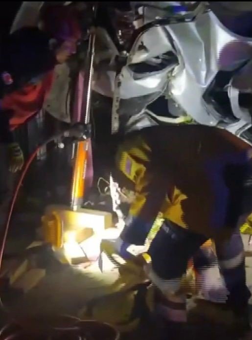 D-100’de feci kaza: Hurdaya dönen otomobilin altında kalarak hayatını kaybetti