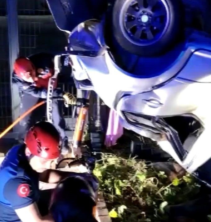 D-100’de feci kaza: Hurdaya dönen otomobilin altında kalarak hayatını kaybetti