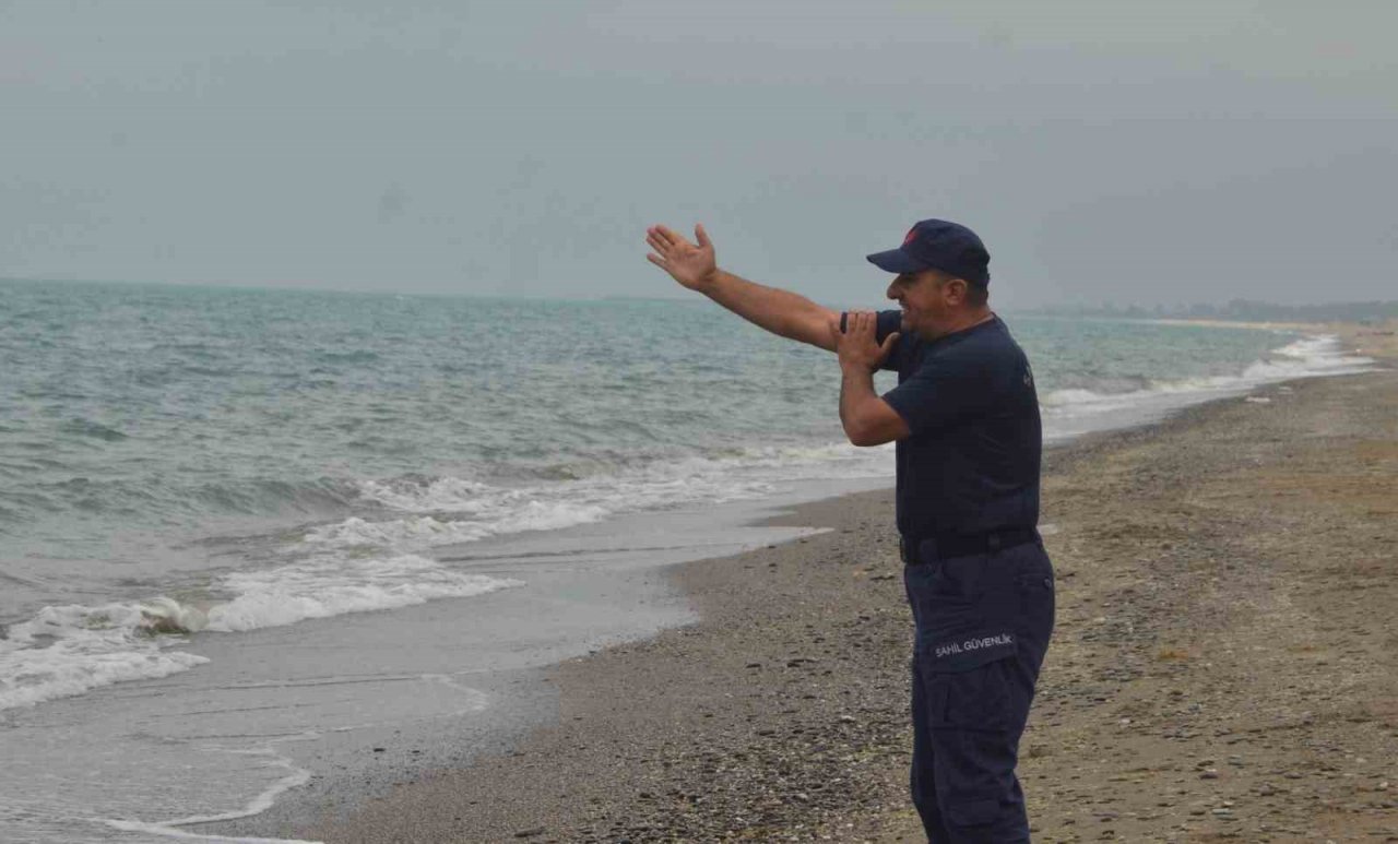 Deniz kenarında elbiseleri bulunan yabancı uyruklu şahsı arama çalışmaları sürüyor