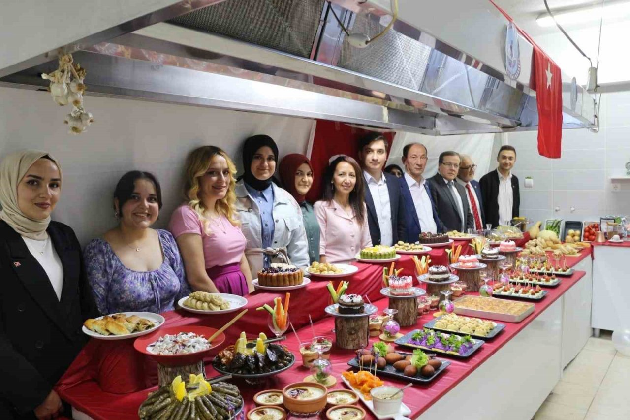 Şaphane’de açılan sergide kursiyerlerin hazırladığı ürünler sergilendi