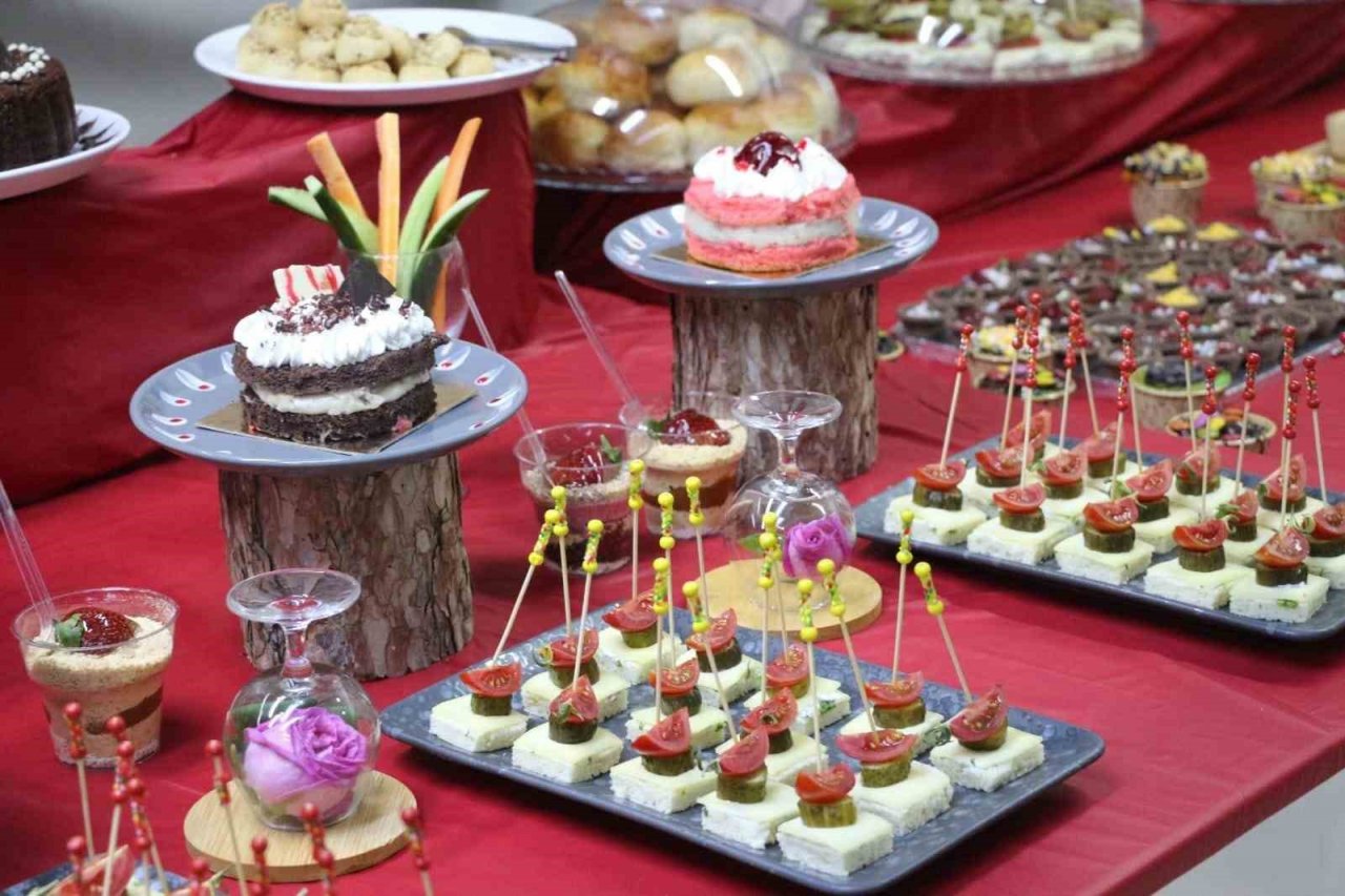 Şaphane’de açılan sergide kursiyerlerin hazırladığı ürünler sergilendi