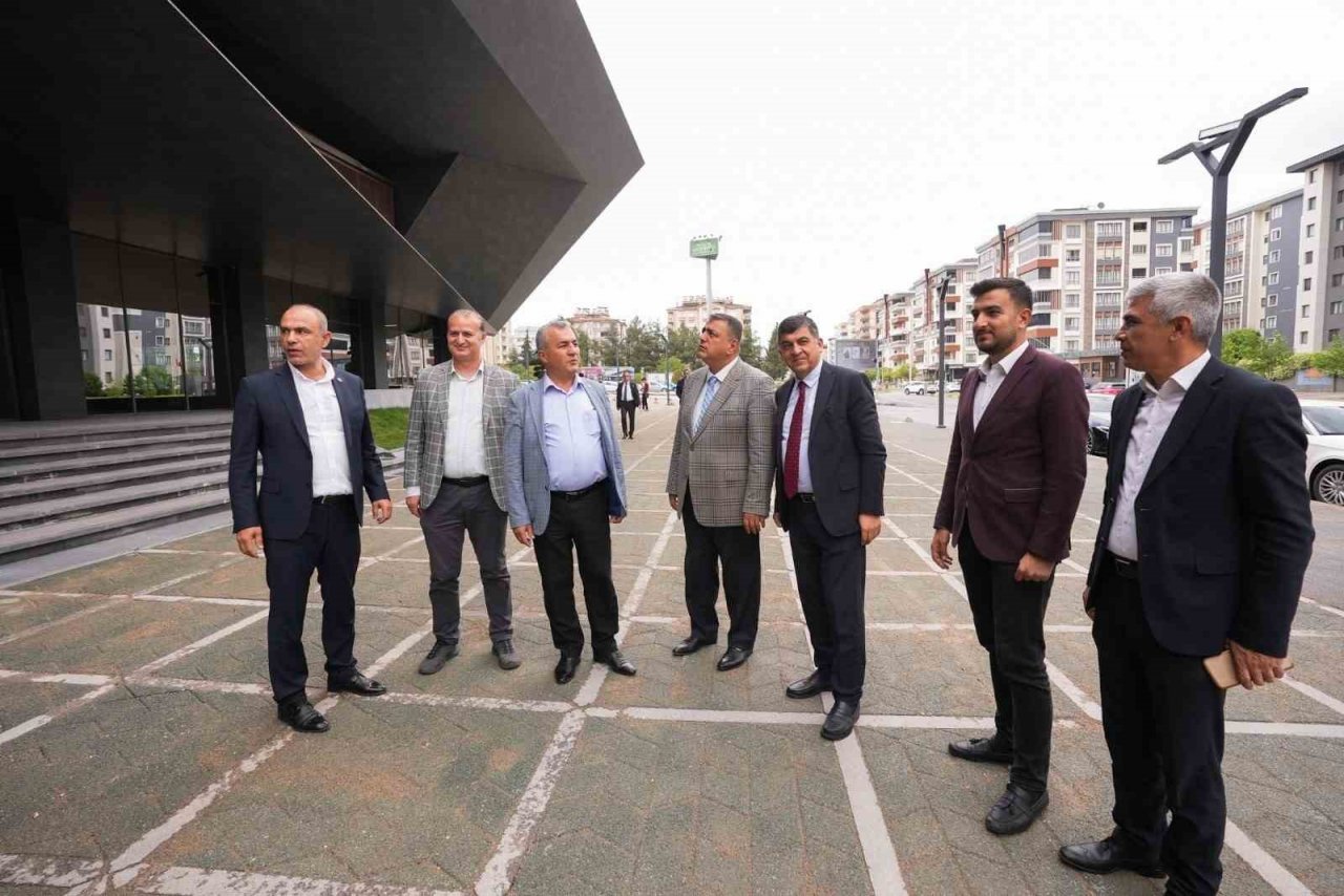 Meclis Üyeleri, D.T. Şehitkamil Sahnesi’ni inceledi