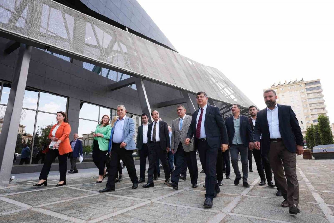 Meclis Üyeleri, D.T. Şehitkamil Sahnesi’ni inceledi