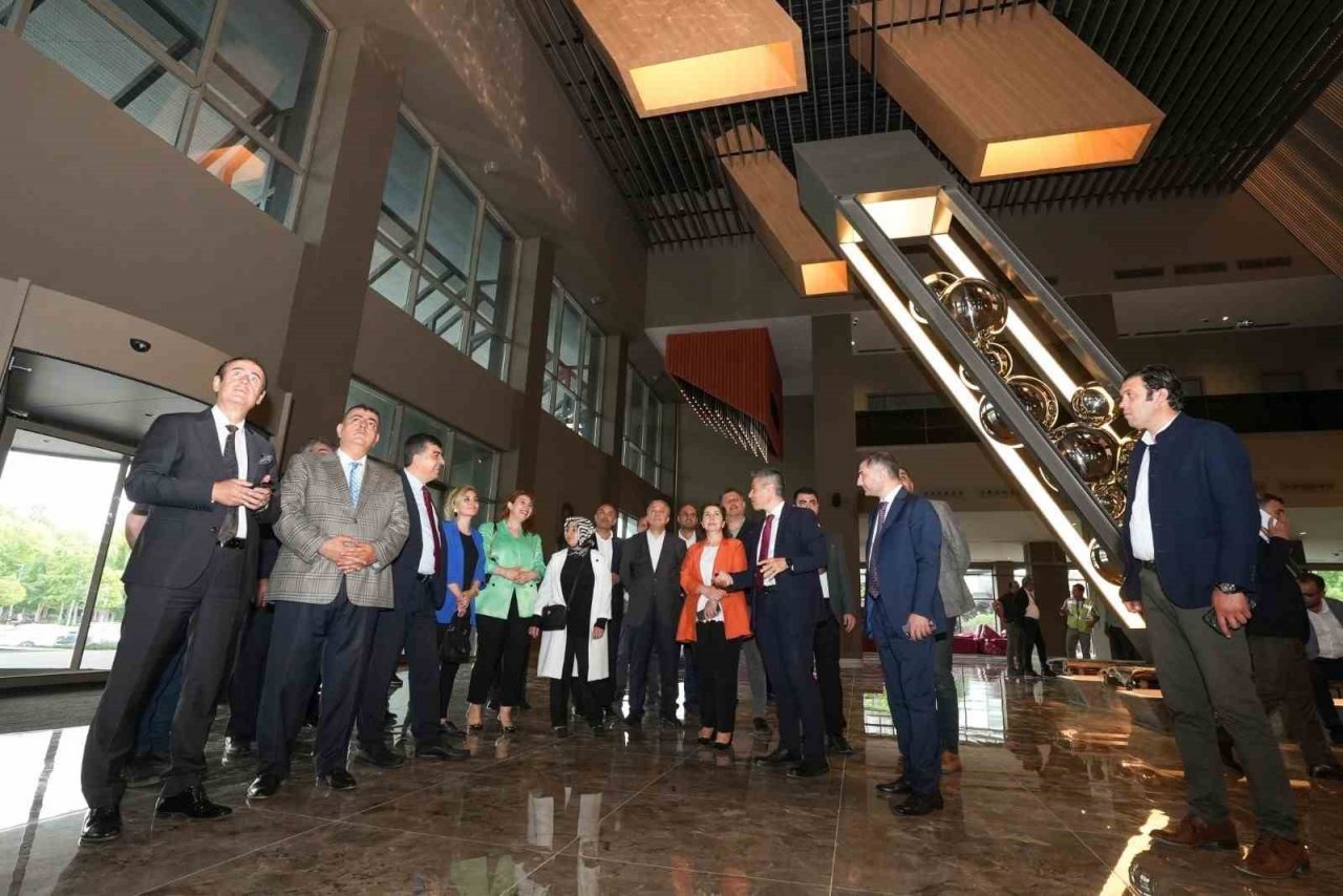 Meclis Üyeleri, D.T. Şehitkamil Sahnesi’ni inceledi