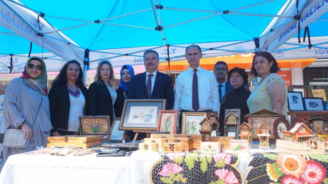 Özel tasarım dikilen gelinlik serginin ilgi odağı oldu